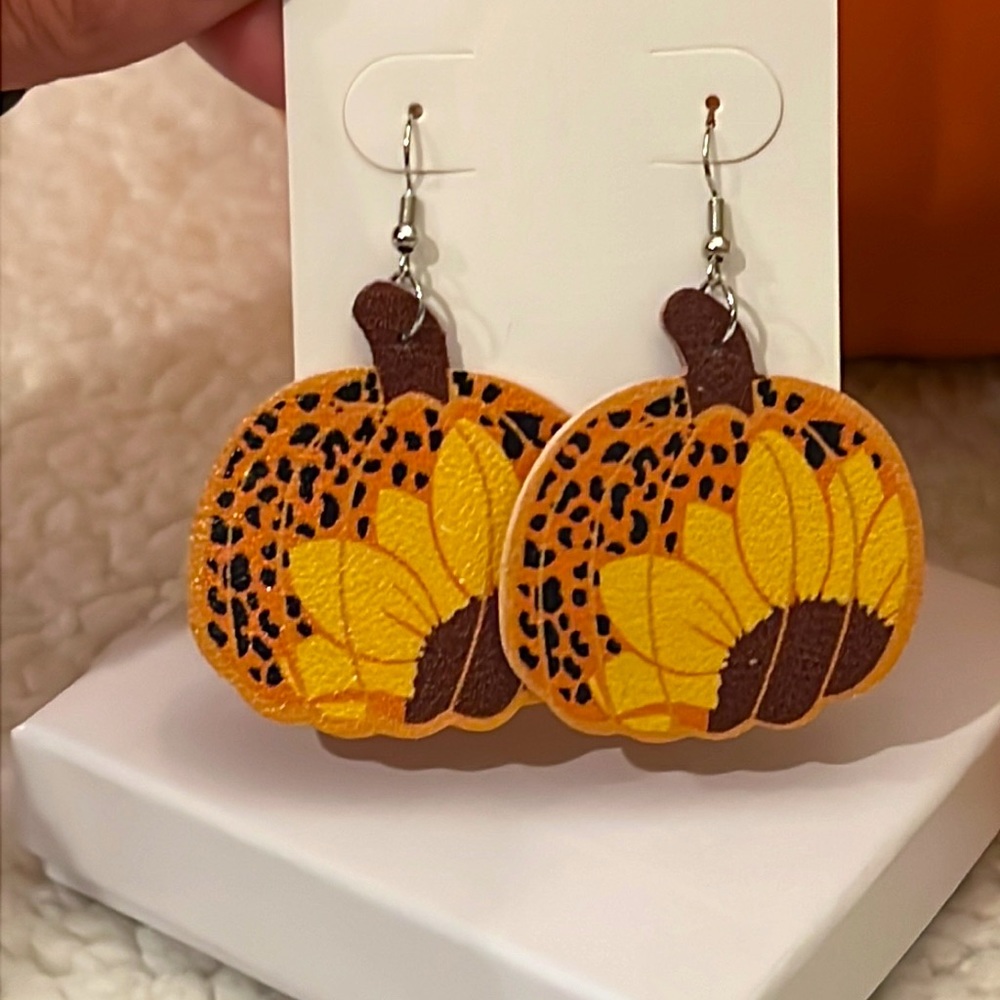 Fall Pumpkin🍁🎃🍁Sunflower🌻Print, Faux Leather Earrings - Super Lightweight‼️